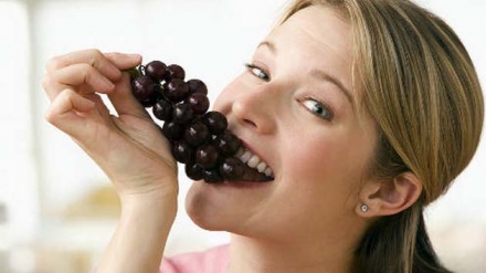 Healthy-Life-by-Eating-Grapes