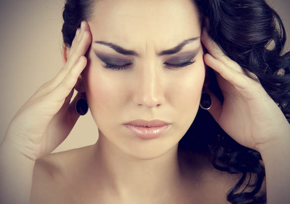 Woman-with-headache-