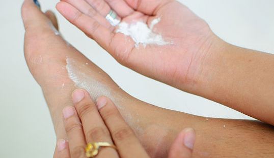 stinky-feet-and-talcum-powder